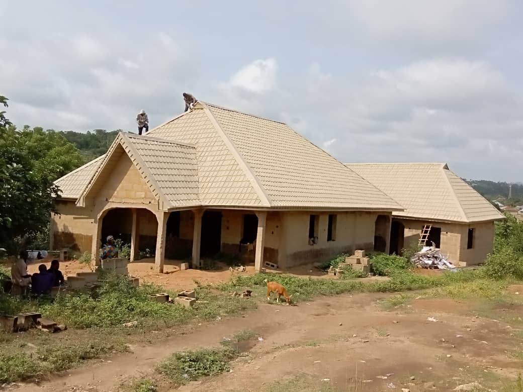 Popular Nigerian Roof Styles: Flat to Pitched